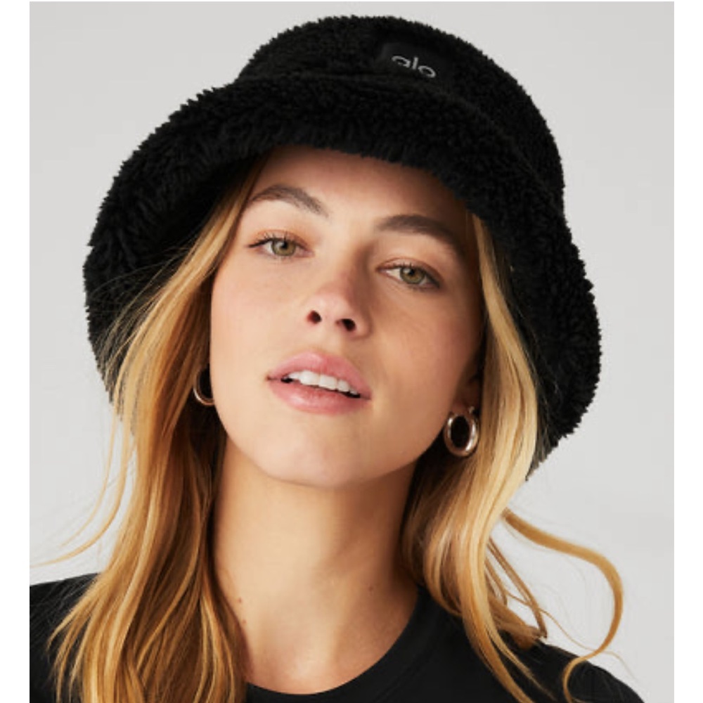 NWT Alo Foxy Sherpa bucket hat